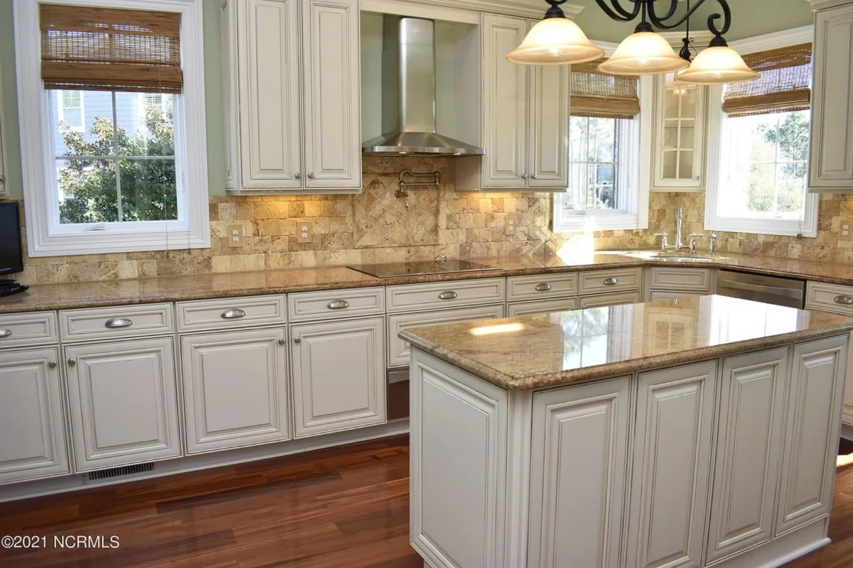 Traditional 4-Bedroom house Plan & Blueprint Designs