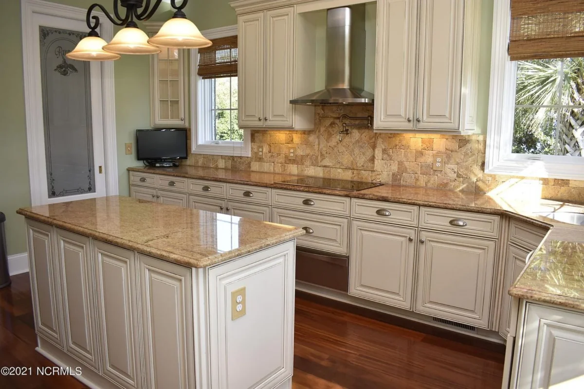 Traditional 4-Bedroom house Plan & Blueprint Designs