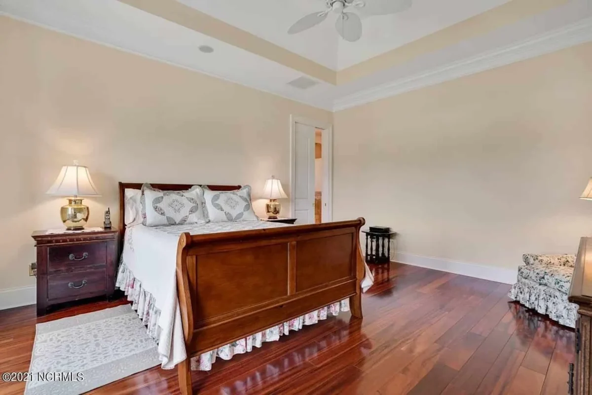 Traditional 4-Bedroom house Plan & Blueprint Designs