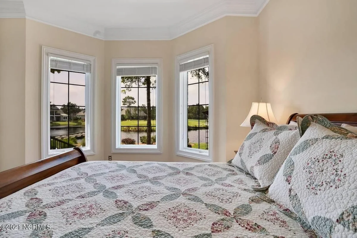 Traditional 4-Bedroom house Plan & Blueprint Designs