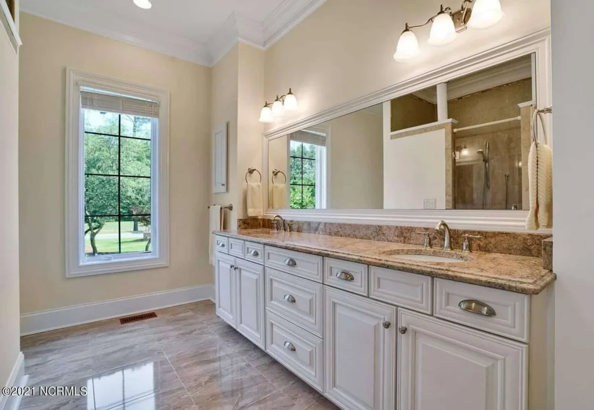 Traditional 4-Bedroom house Plan & Blueprint Designs