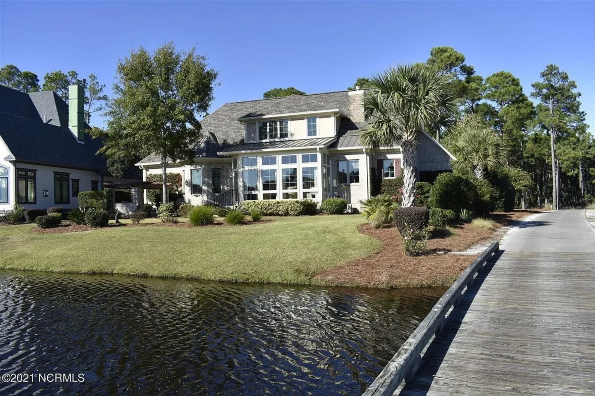 Traditional 4-Bedroom house Plan & Blueprint Designs