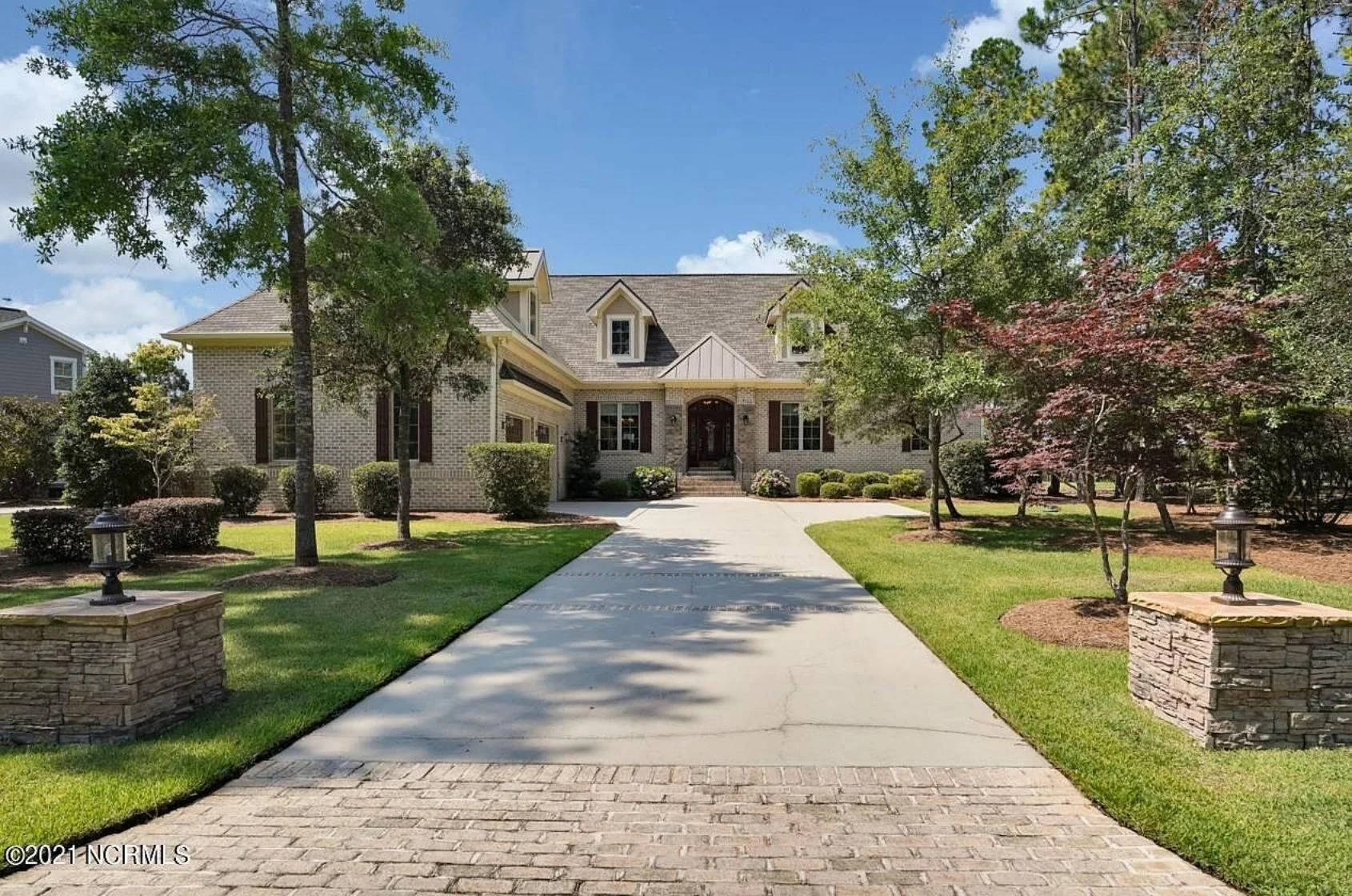 Traditional 4-Bedroom house Plan & Blueprint Designs