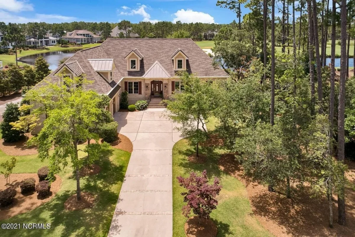 Traditional 4-Bedroom house Plan & Blueprint Designs