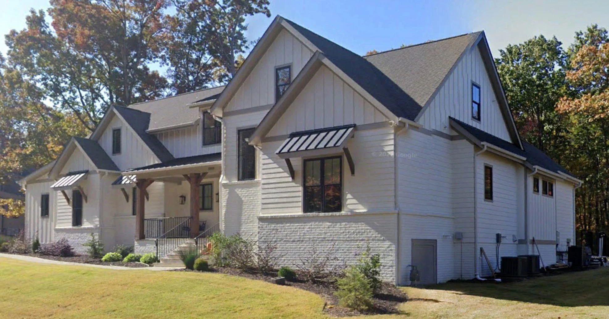 Traditional Farmhouse house Design with Detailed Floor Plan and CAD