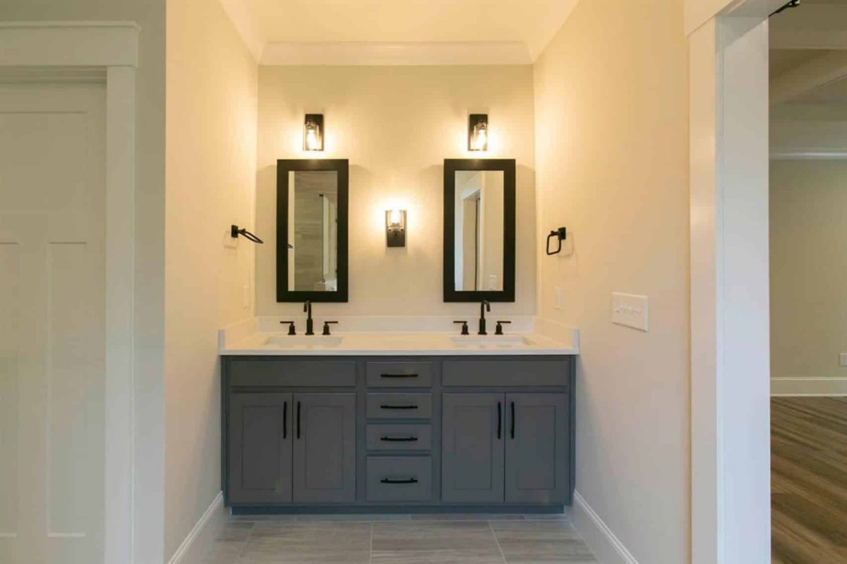 Craftsman house Floor Plan: CAD Blueprint with Elegant Designs