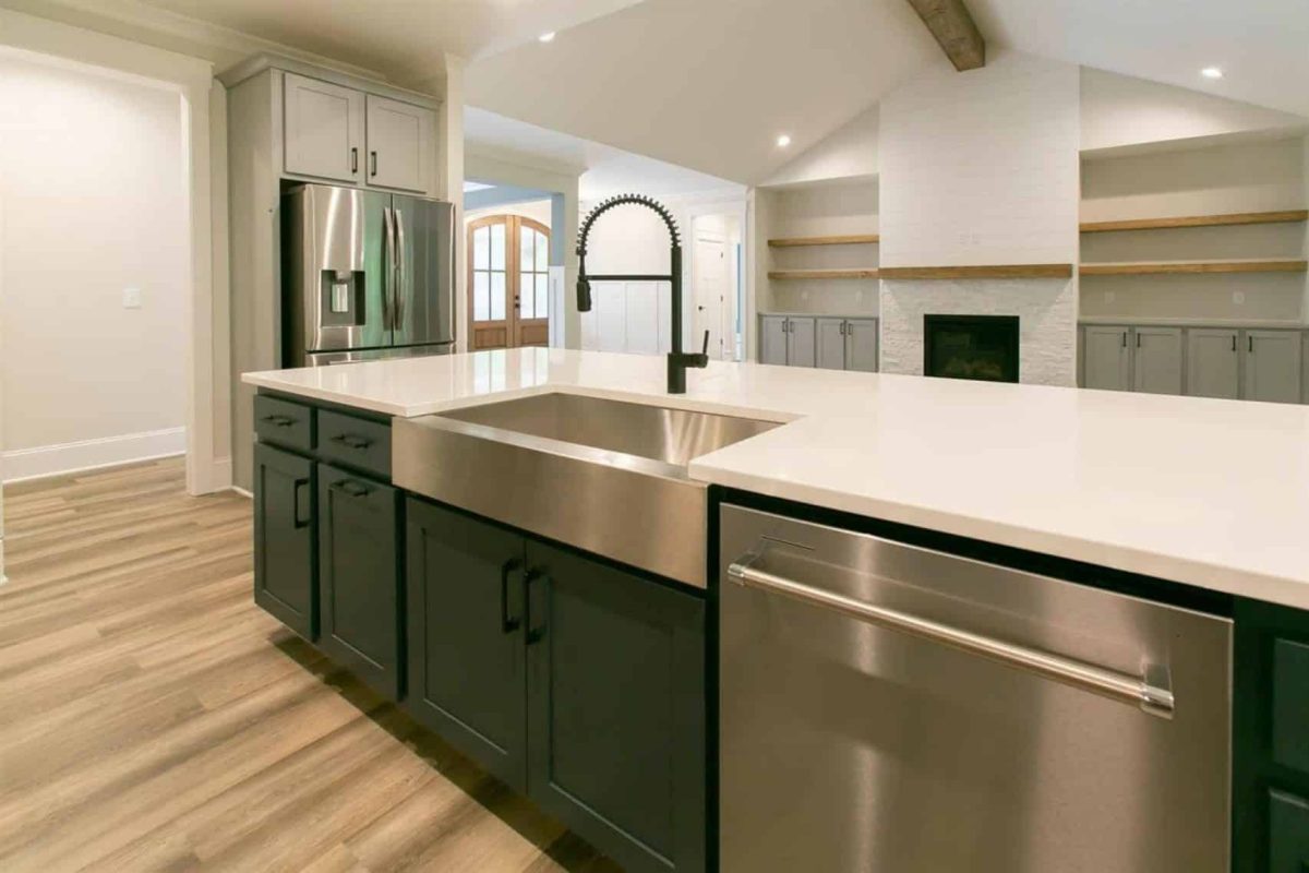 Craftsman house Floor Plan: CAD Blueprint with Elegant Designs