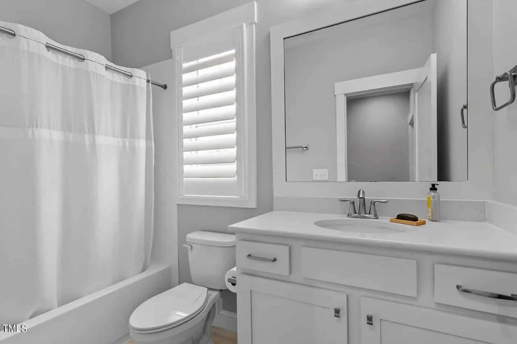 Craftsman house Floor Plan - 4 Bedrooms, 3.5 Baths, Blueprint CAD Design