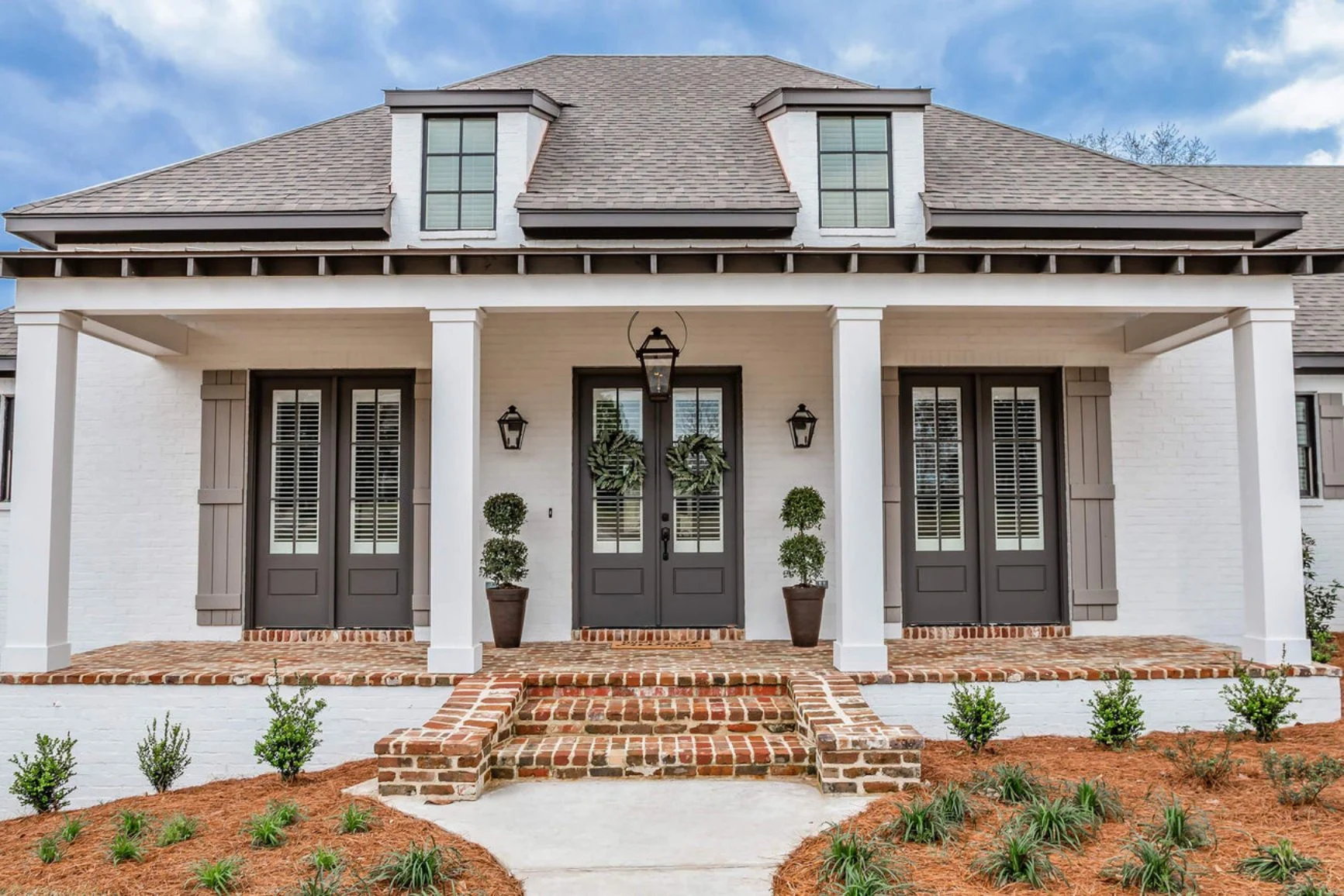Traditional Southern house Plan with Spacious Floor Designs