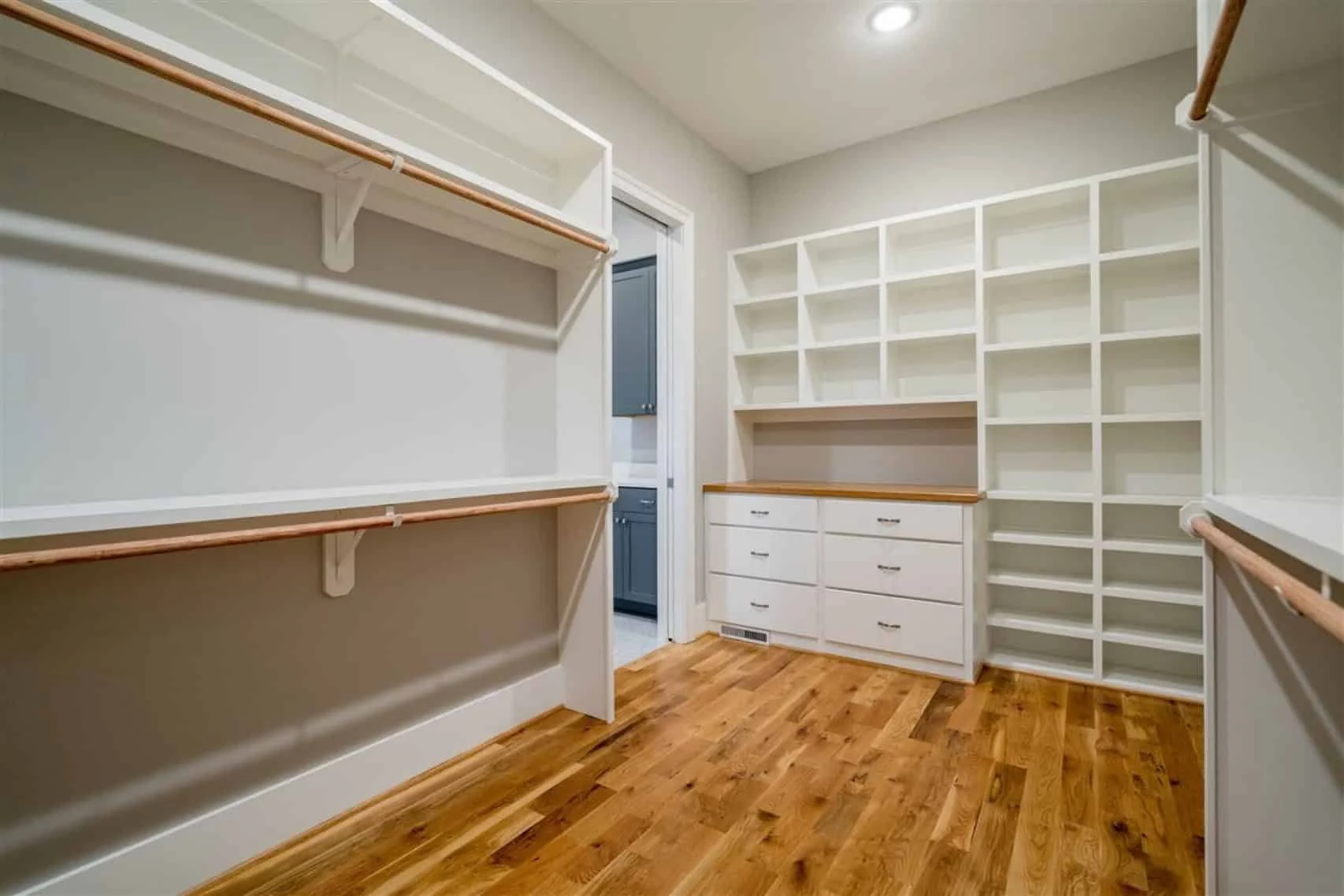 19-1587 HOUSE PLAN - Charming 2-Story House Plan with Spacious Floor Plan and Modern Designs 23 Charming 2-Story house Plan with Spacious Floor Plan and Modern Designs