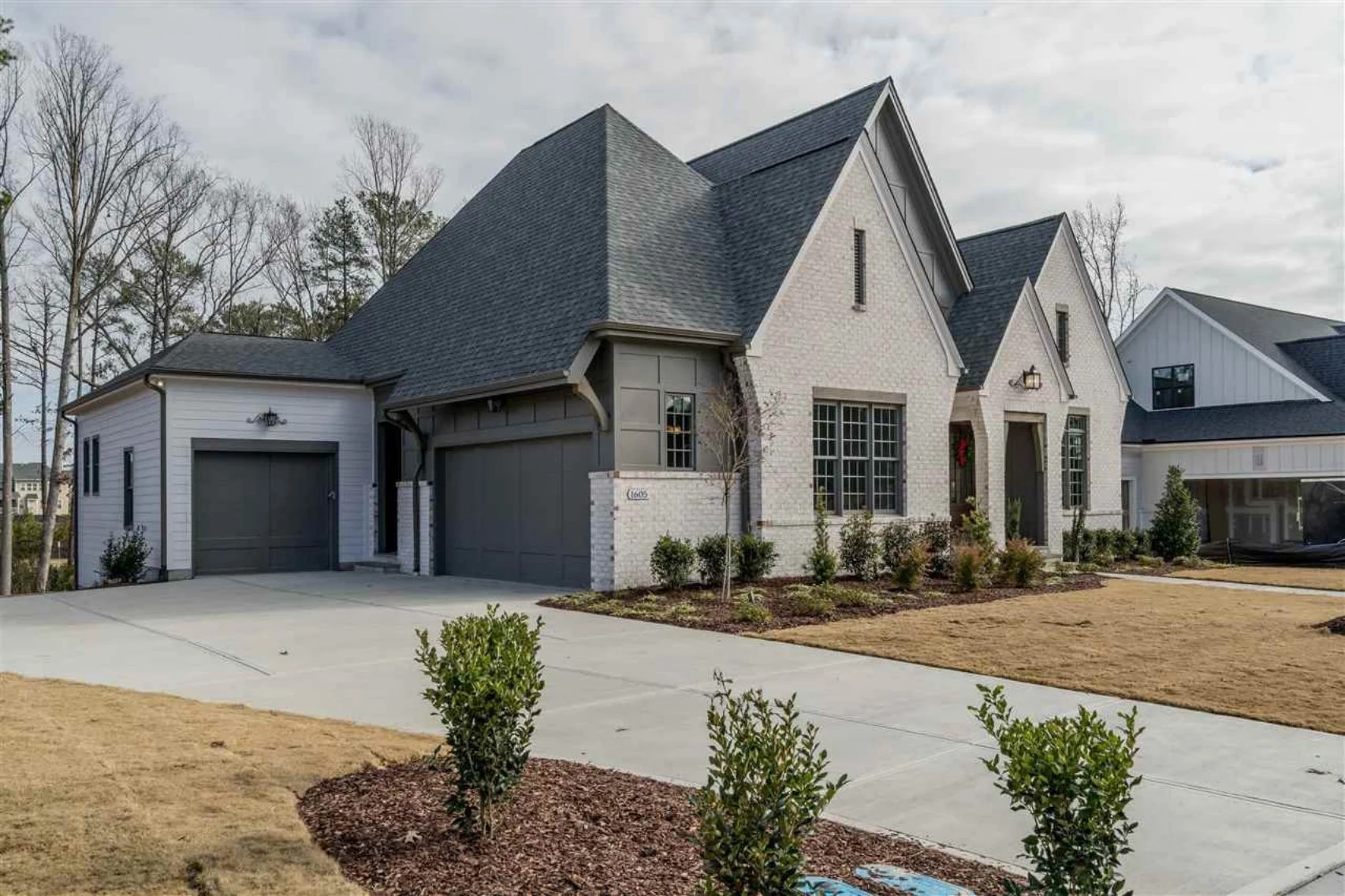 19-1587 HOUSE PLAN - Charming 2-Story House Plan with Spacious Floor Plan and Modern Designs 3 Charming 2-Story house Plan with Spacious Floor Plan and Modern Designs