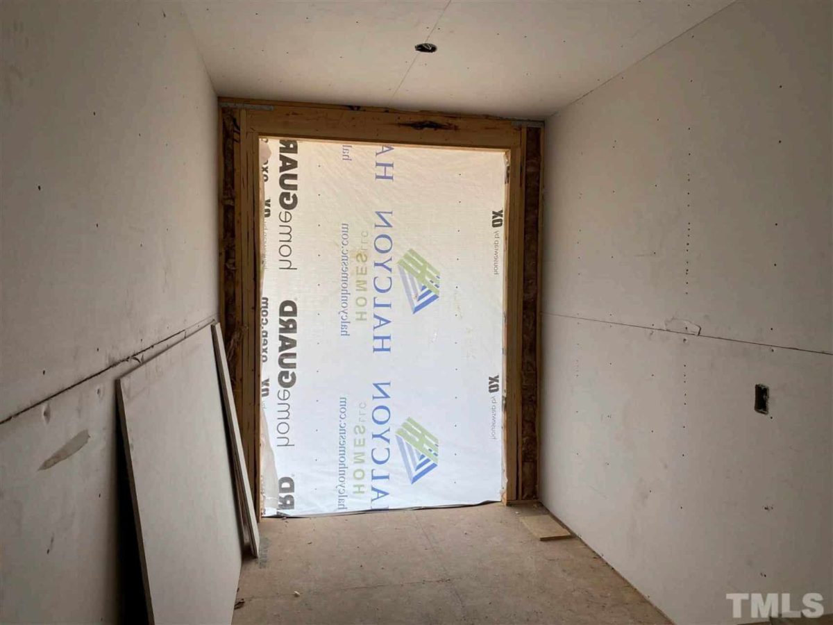 Charming house Plan with 1.5 Floors and Detailed CAD Designs