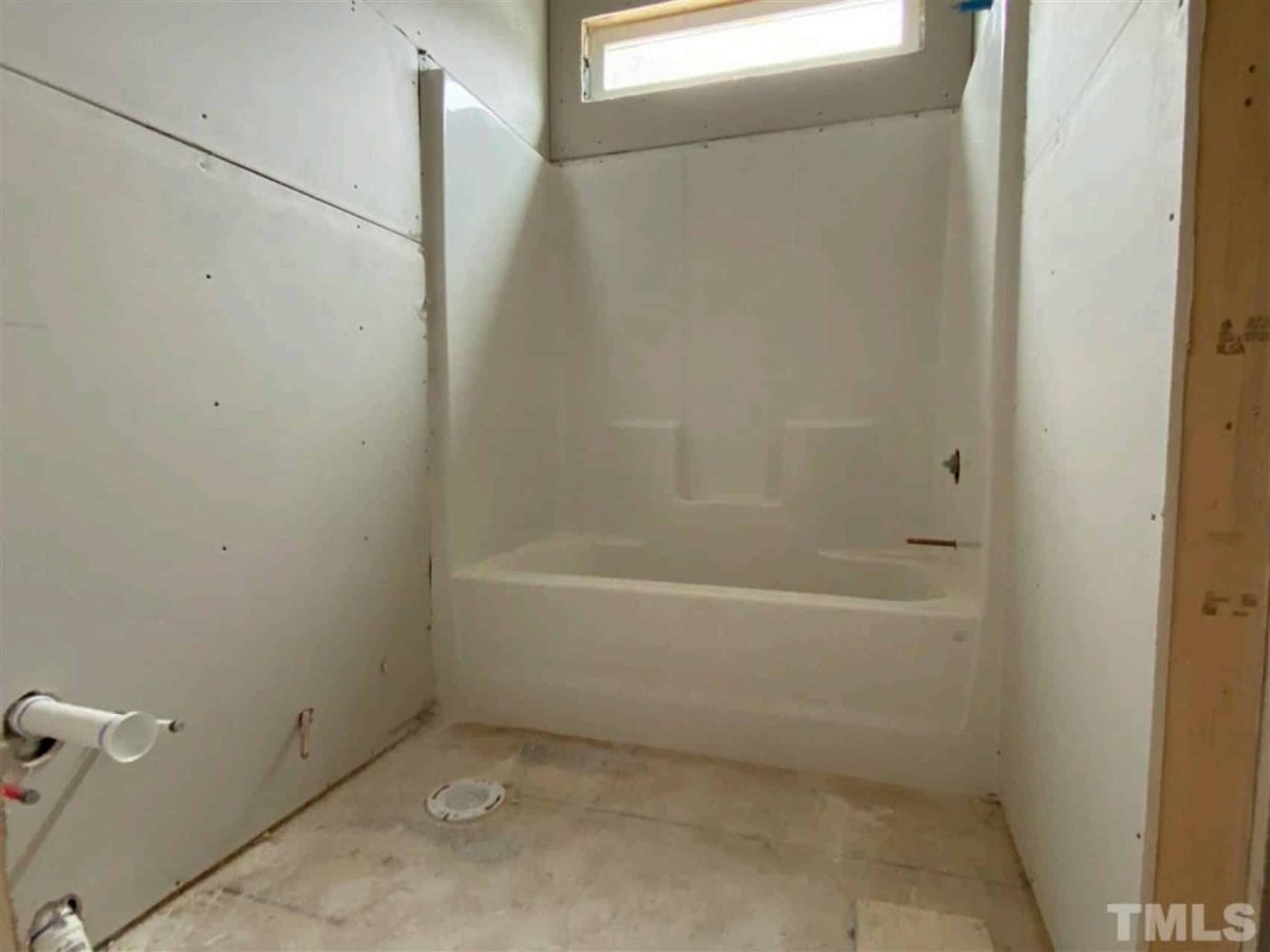 Charming house Plan with 1.5 Floors and Detailed CAD Designs