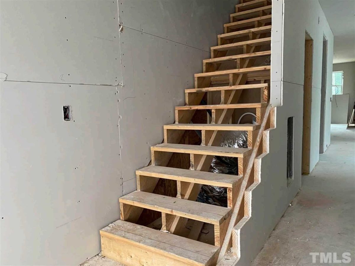 Charming house Plan with 1.5 Floors and Detailed CAD Designs