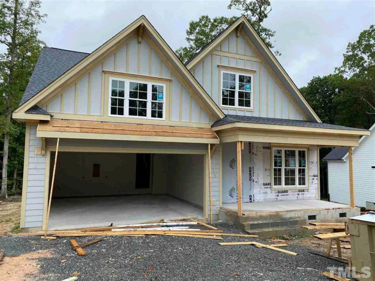 Charming house Plan with 1.5 Floors and Detailed CAD Designs