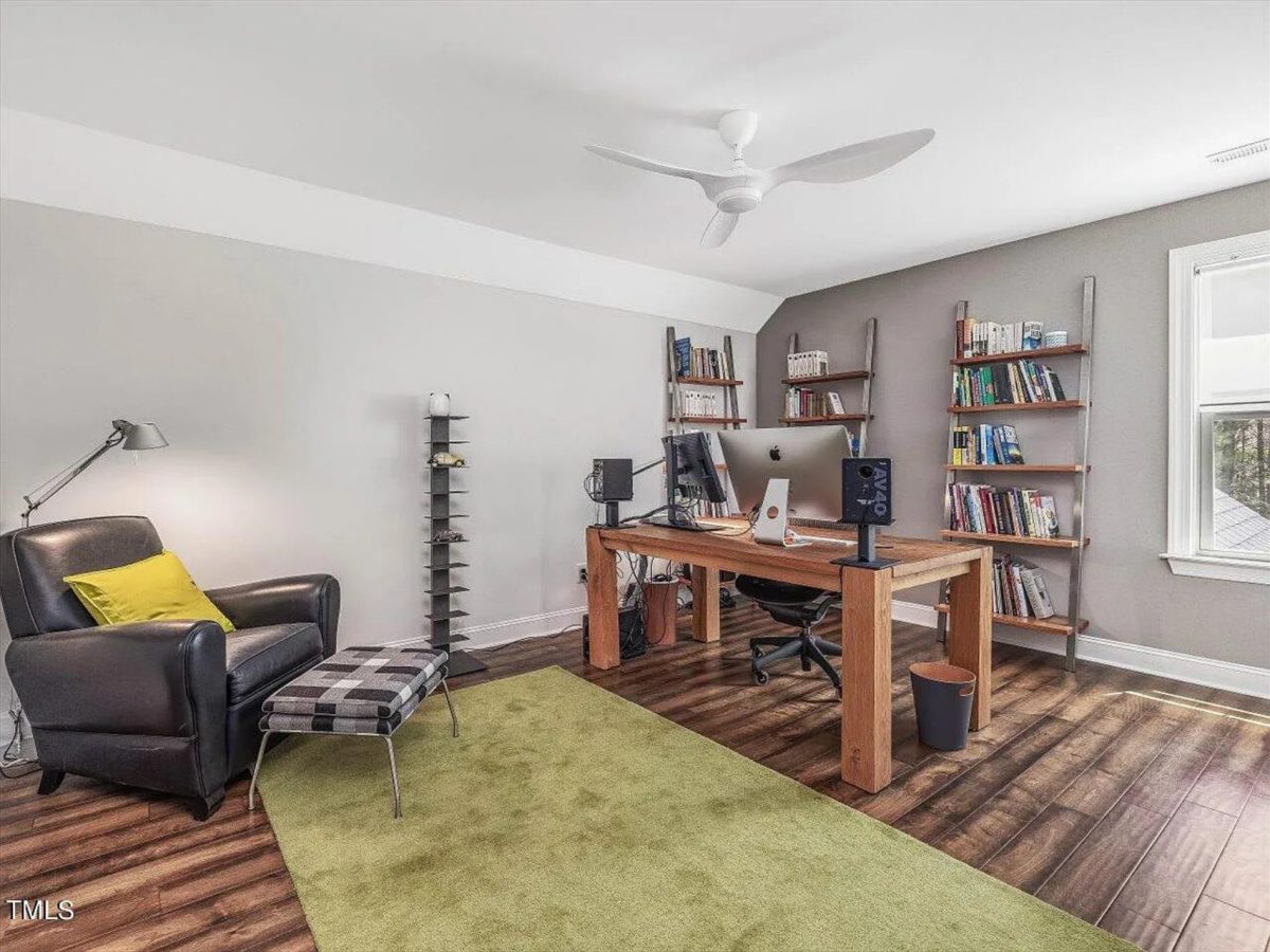 Traditional Craftsman house Plan with 4 Bedrooms and CAD Designs