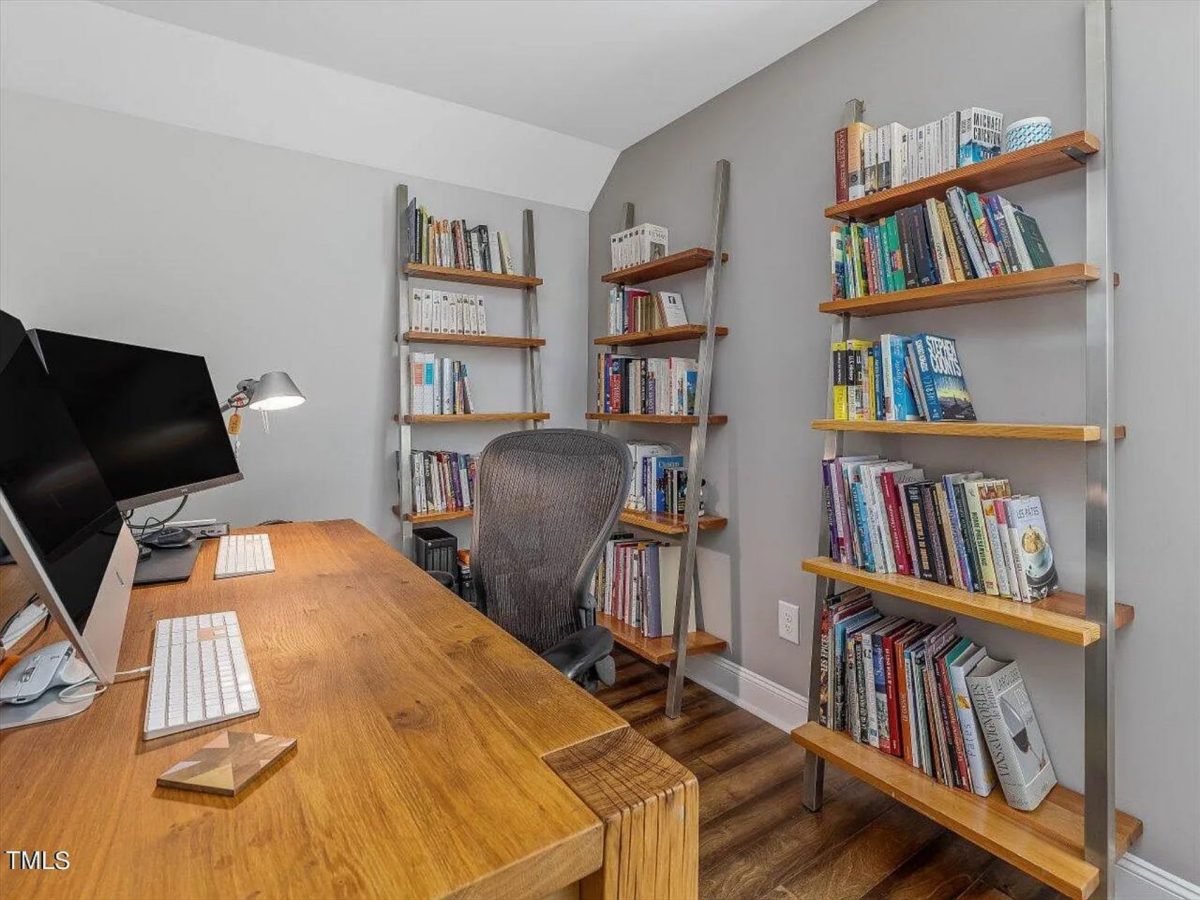 Traditional Craftsman house Plan with 4 Bedrooms and CAD Designs