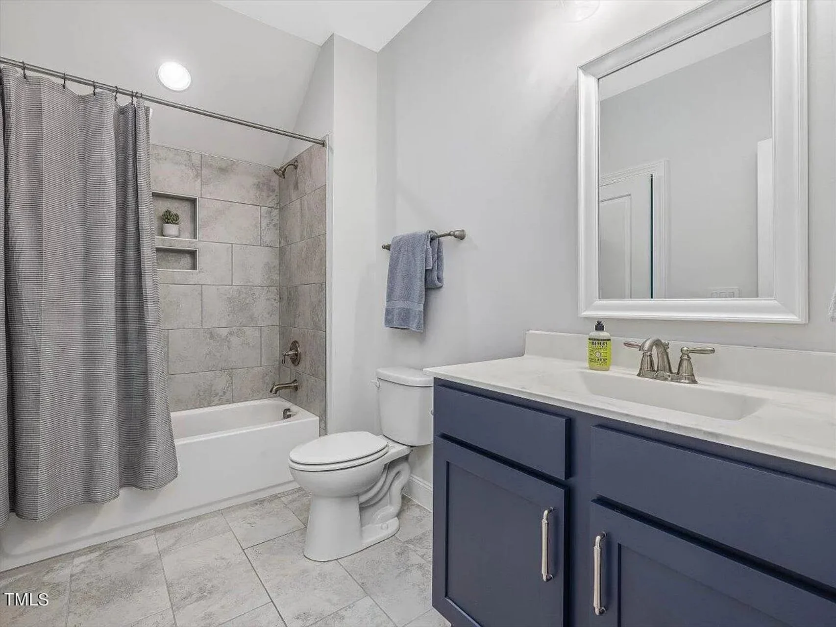 Traditional Craftsman house Plan with 4 Bedrooms and CAD Designs