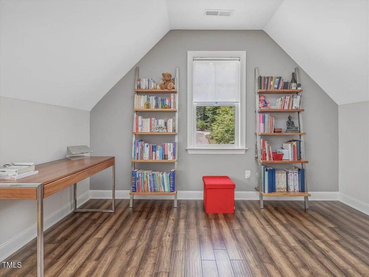 Traditional Craftsman house Plan with 4 Bedrooms and CAD Designs