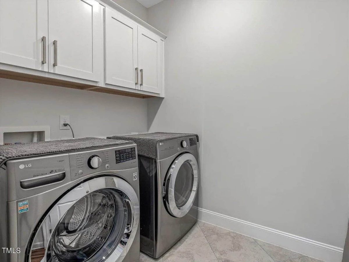 Traditional Craftsman house Plan with 4 Bedrooms and CAD Designs