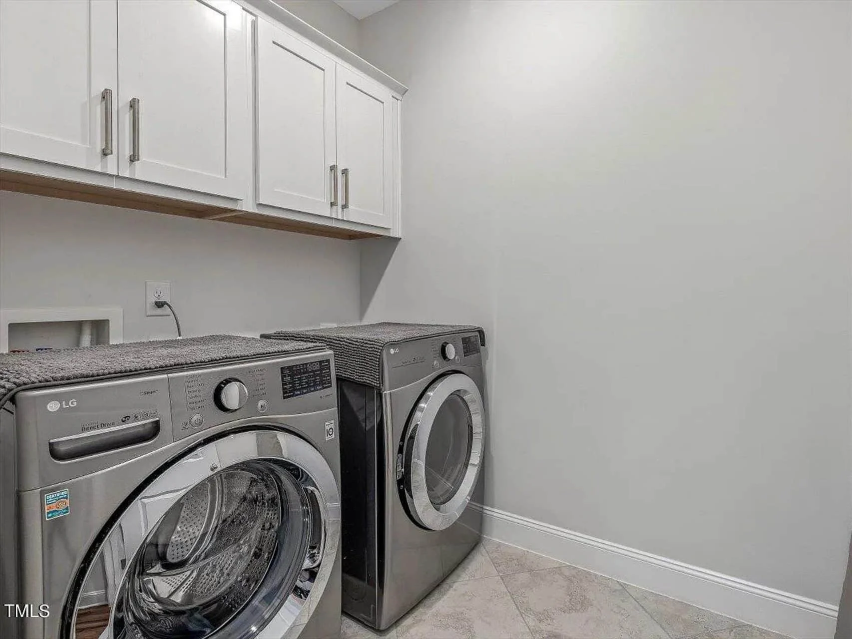 Traditional Craftsman house Plan with 4 Bedrooms and CAD Designs