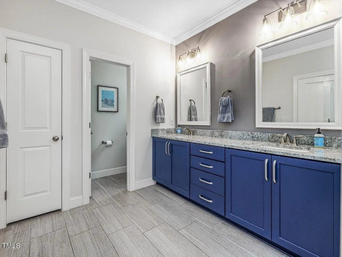 Traditional Craftsman house Plan with 4 Bedrooms and CAD Designs