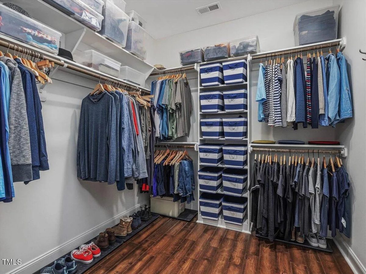 Traditional Craftsman house Plan with 4 Bedrooms and CAD Designs