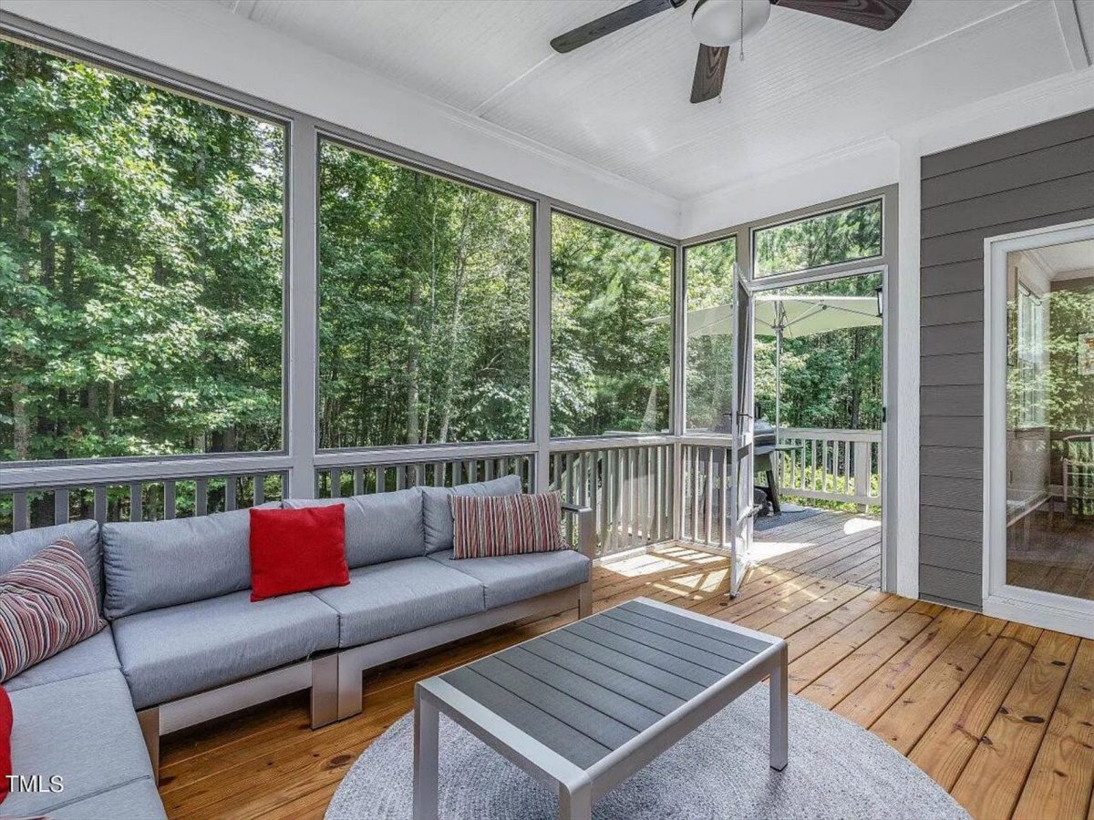 Traditional Craftsman house Plan with 4 Bedrooms and CAD Designs