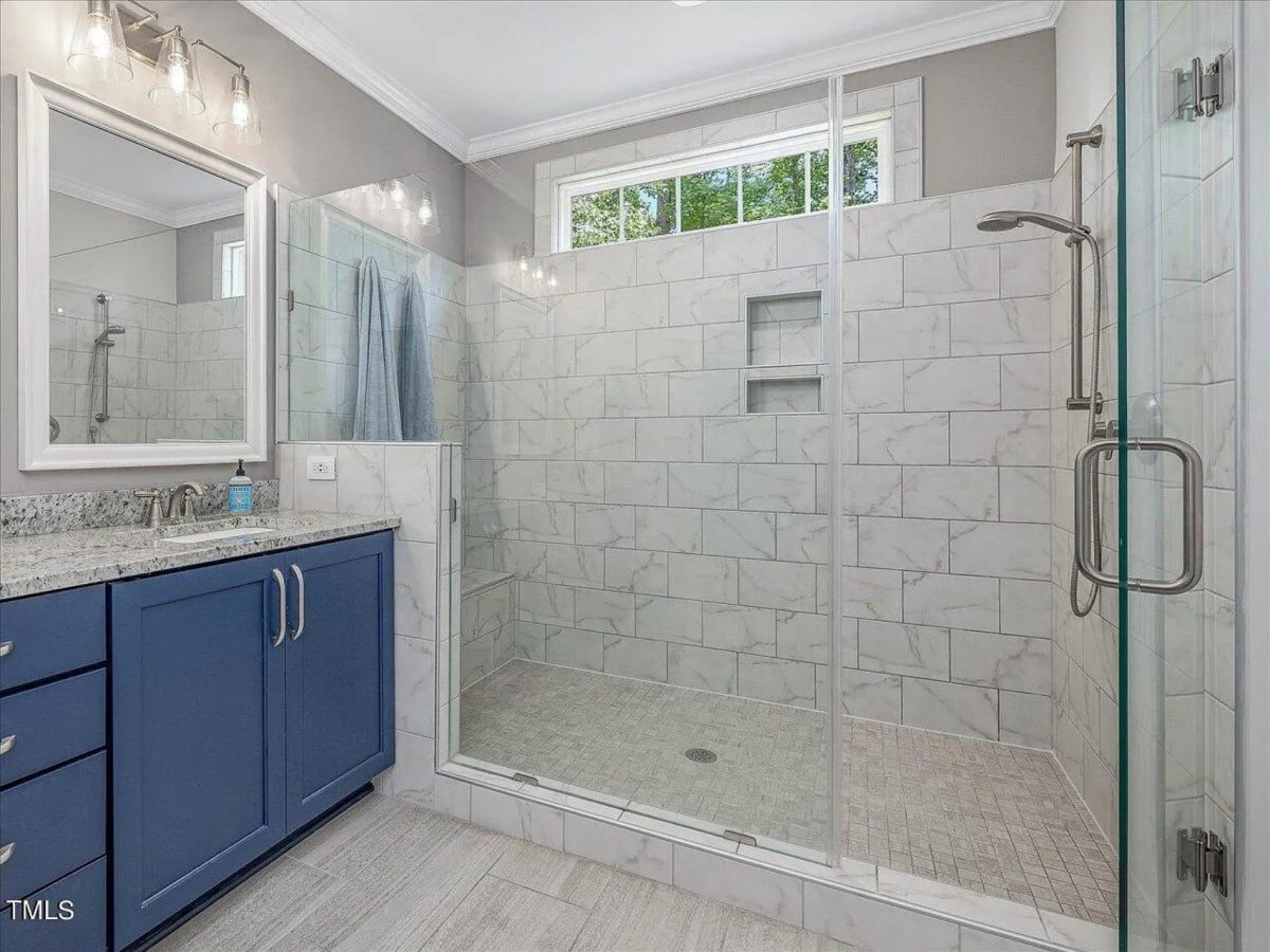 Traditional Craftsman house Plan with 4 Bedrooms and CAD Designs