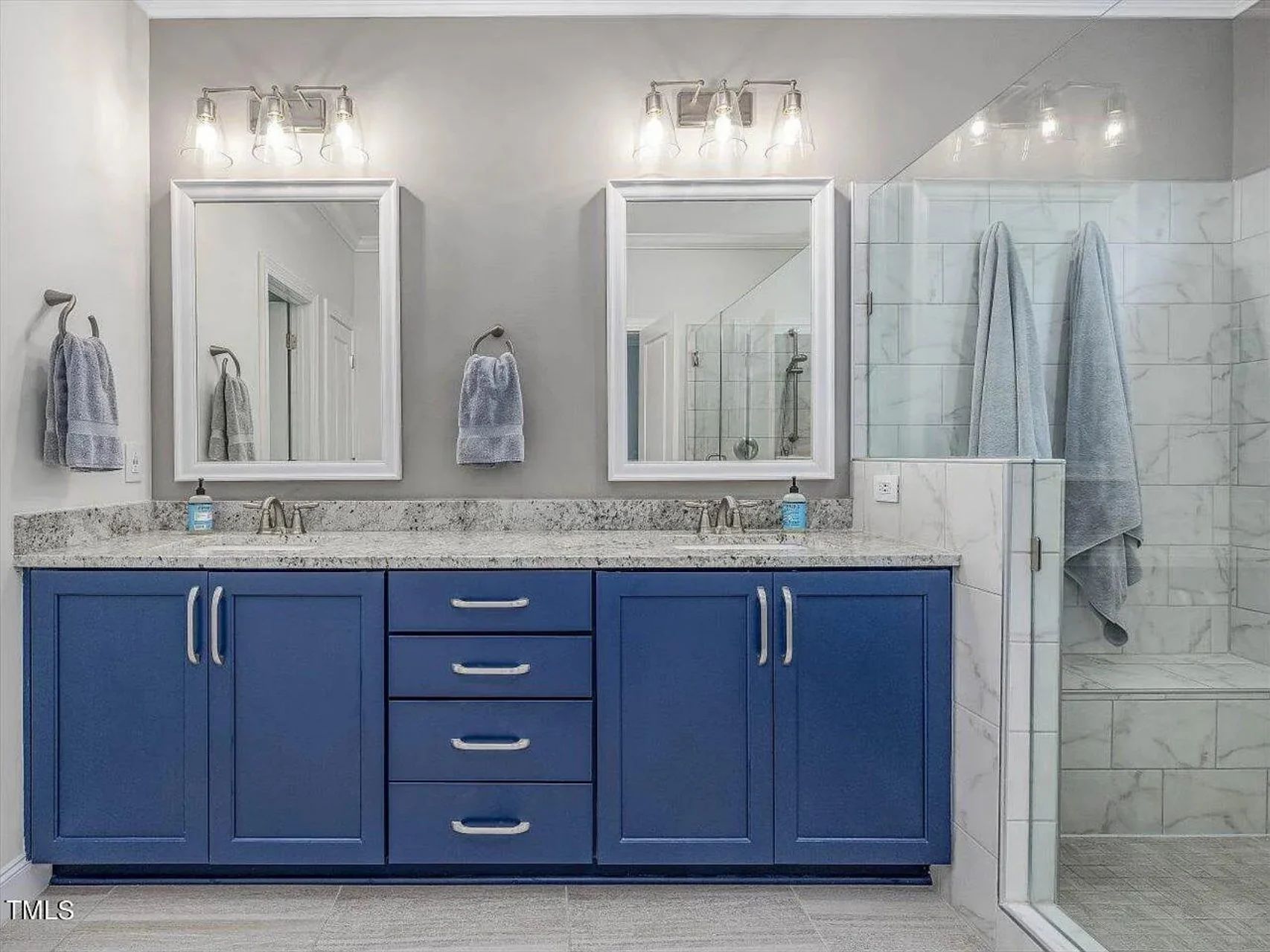 Traditional Craftsman house Plan with 4 Bedrooms and CAD Designs