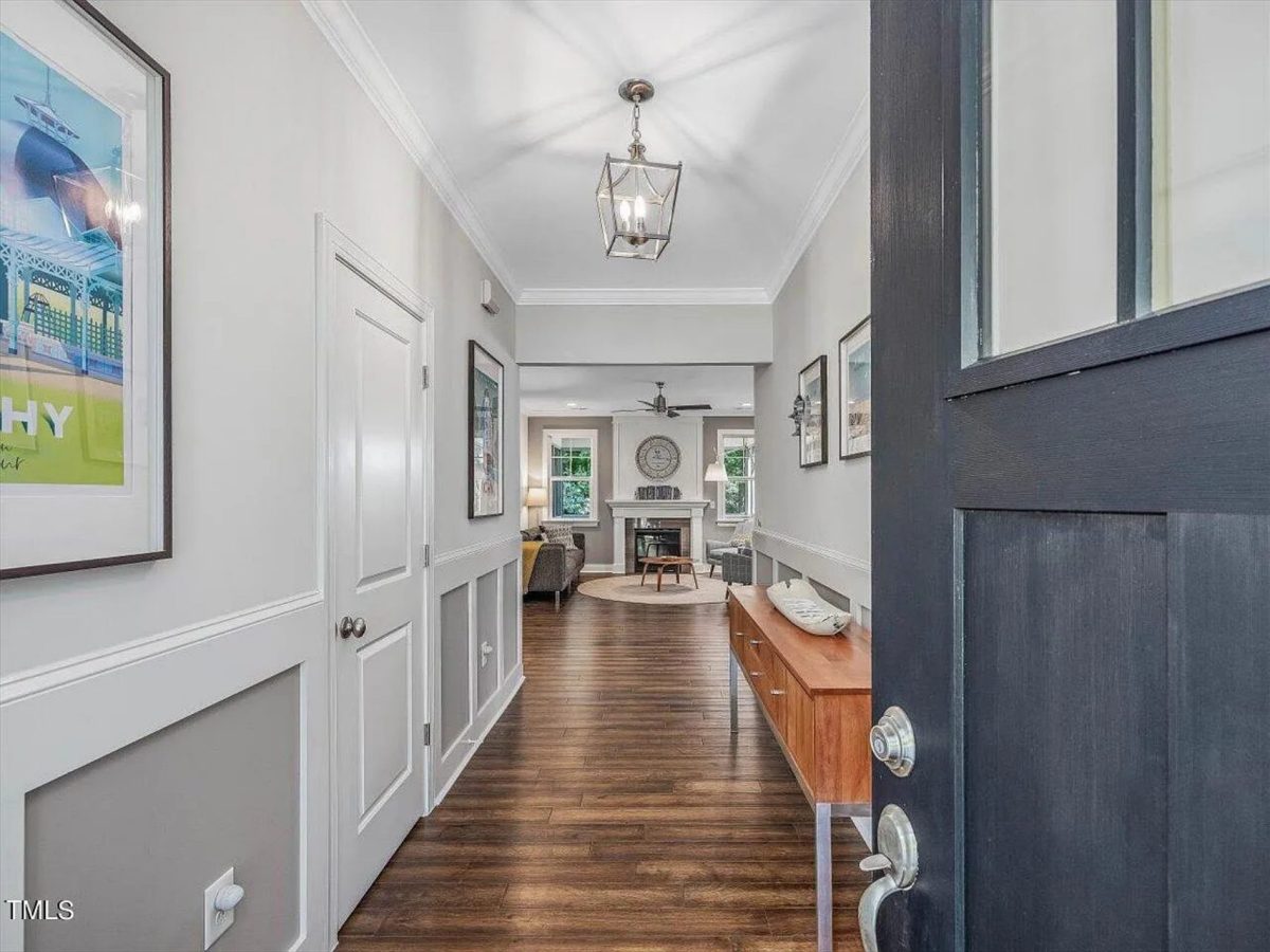 Traditional Craftsman house Plan with 4 Bedrooms and CAD Designs