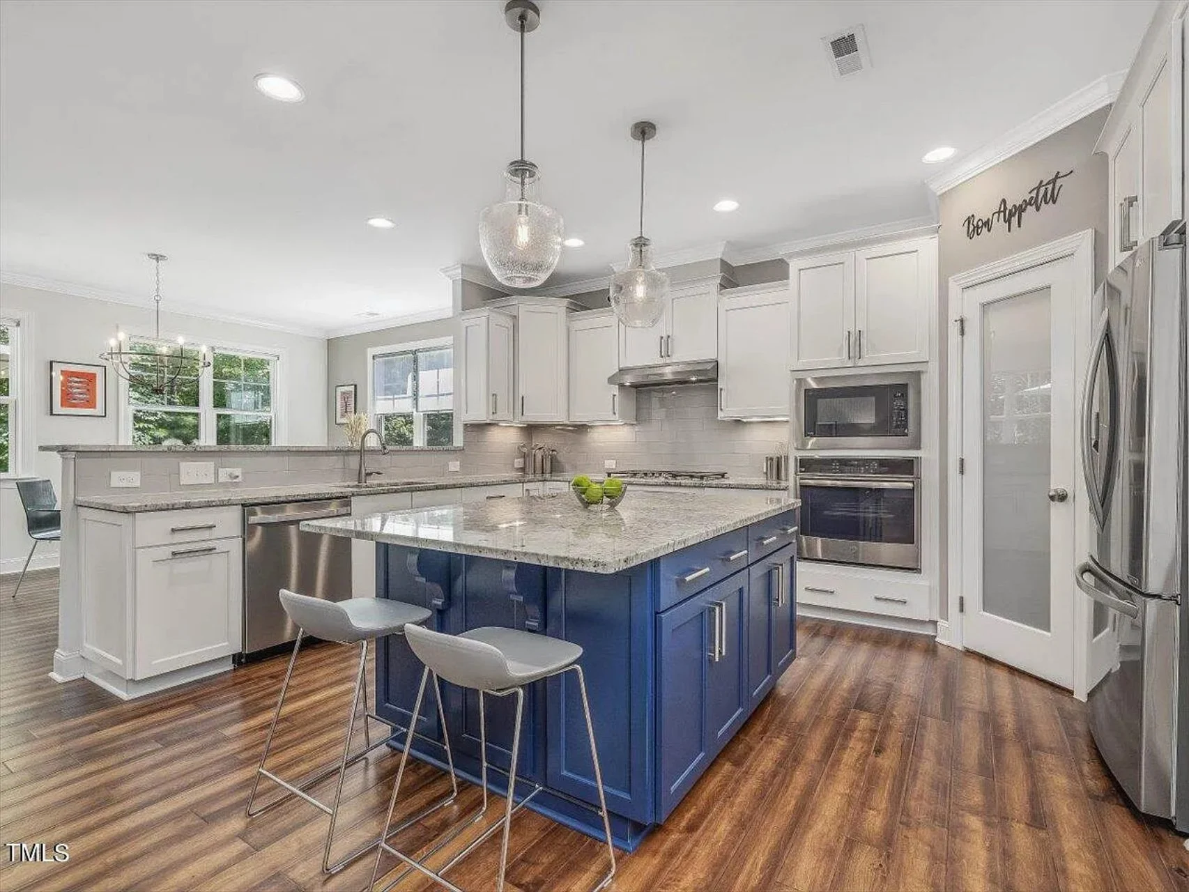 Traditional Craftsman house Plan with 4 Bedrooms and CAD Designs