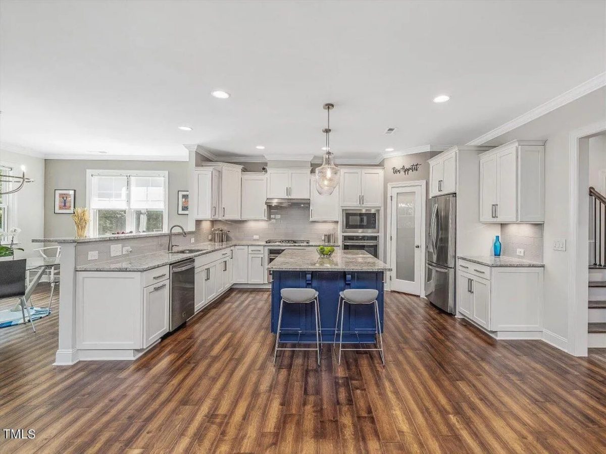 Traditional Craftsman house Plan with 4 Bedrooms and CAD Designs