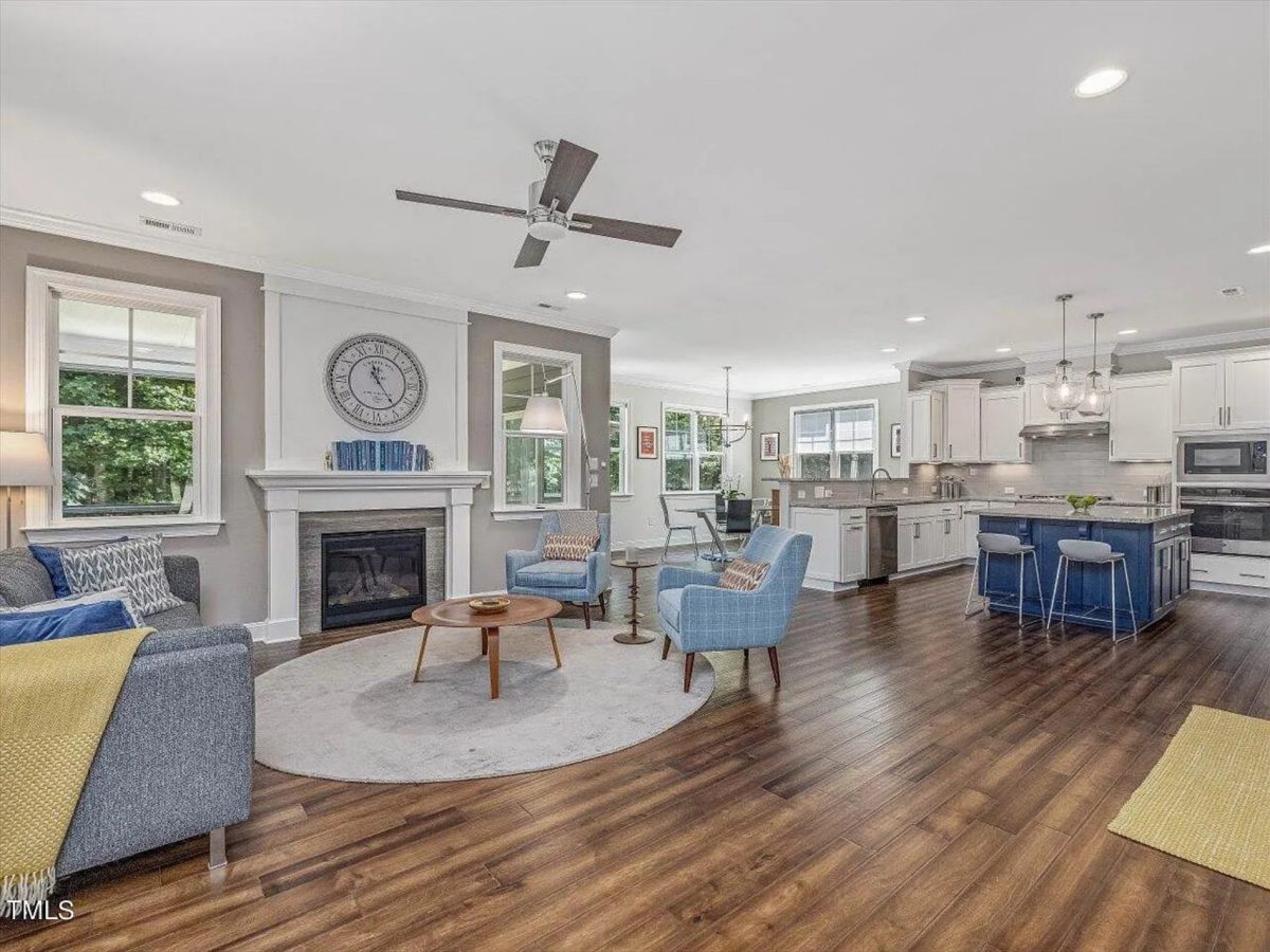 Traditional Craftsman house Plan with 4 Bedrooms and CAD Designs