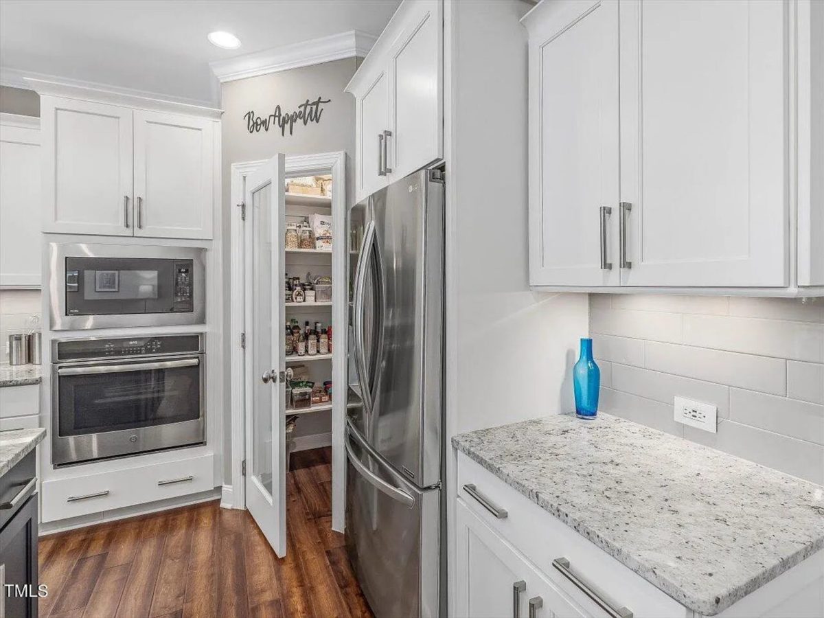 Traditional Craftsman house Plan with 4 Bedrooms and CAD Designs