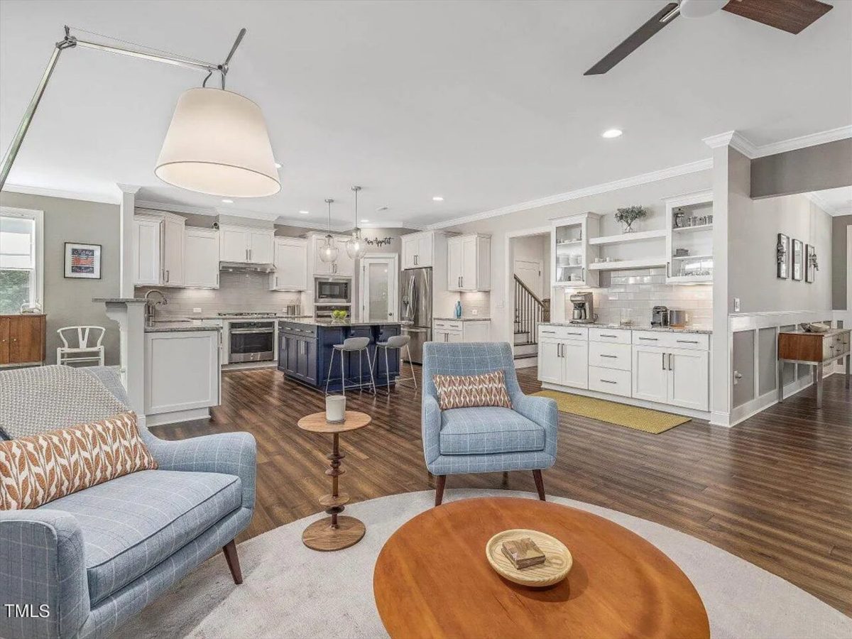 Traditional Craftsman house Plan with 4 Bedrooms and CAD Designs