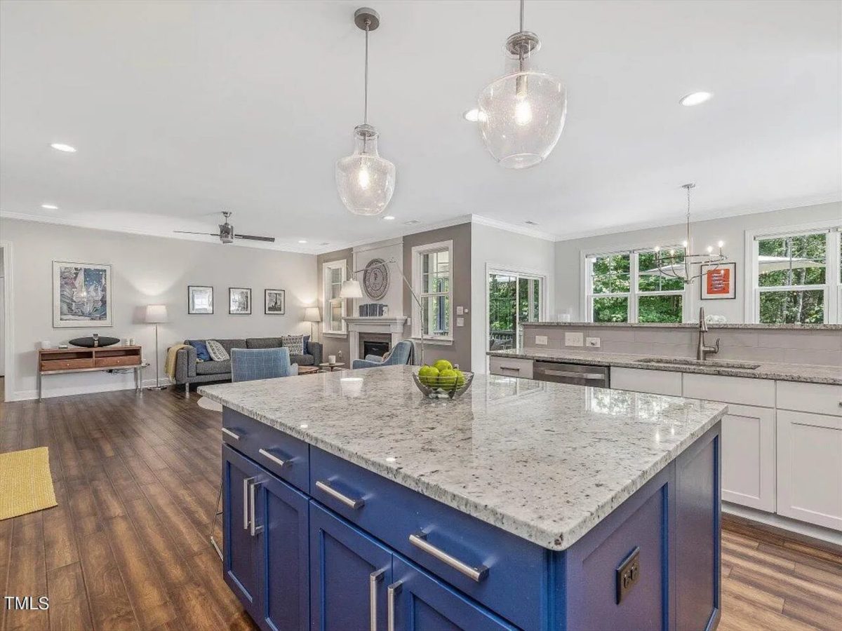 Traditional Craftsman house Plan with 4 Bedrooms and CAD Designs