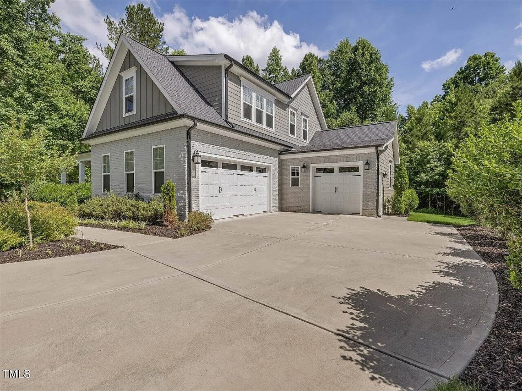 Traditional Craftsman house Plan with 4 Bedrooms and CAD Designs