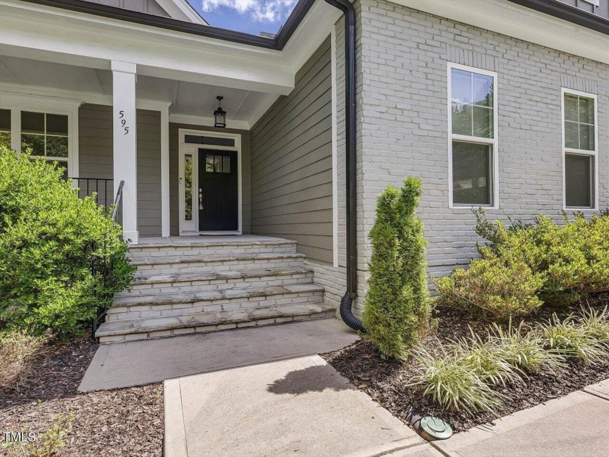 Traditional Craftsman house Plan with 4 Bedrooms and CAD Designs