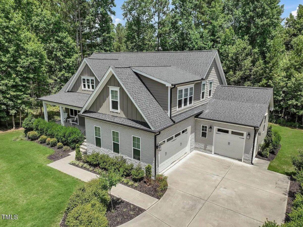 Traditional Craftsman house Plan with 4 Bedrooms and CAD Designs