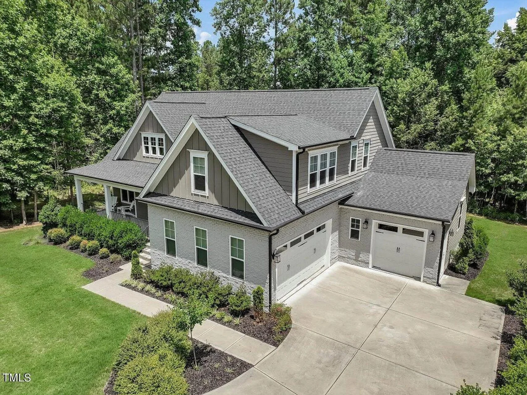 Traditional Craftsman house Plan with 4 Bedrooms and CAD Designs