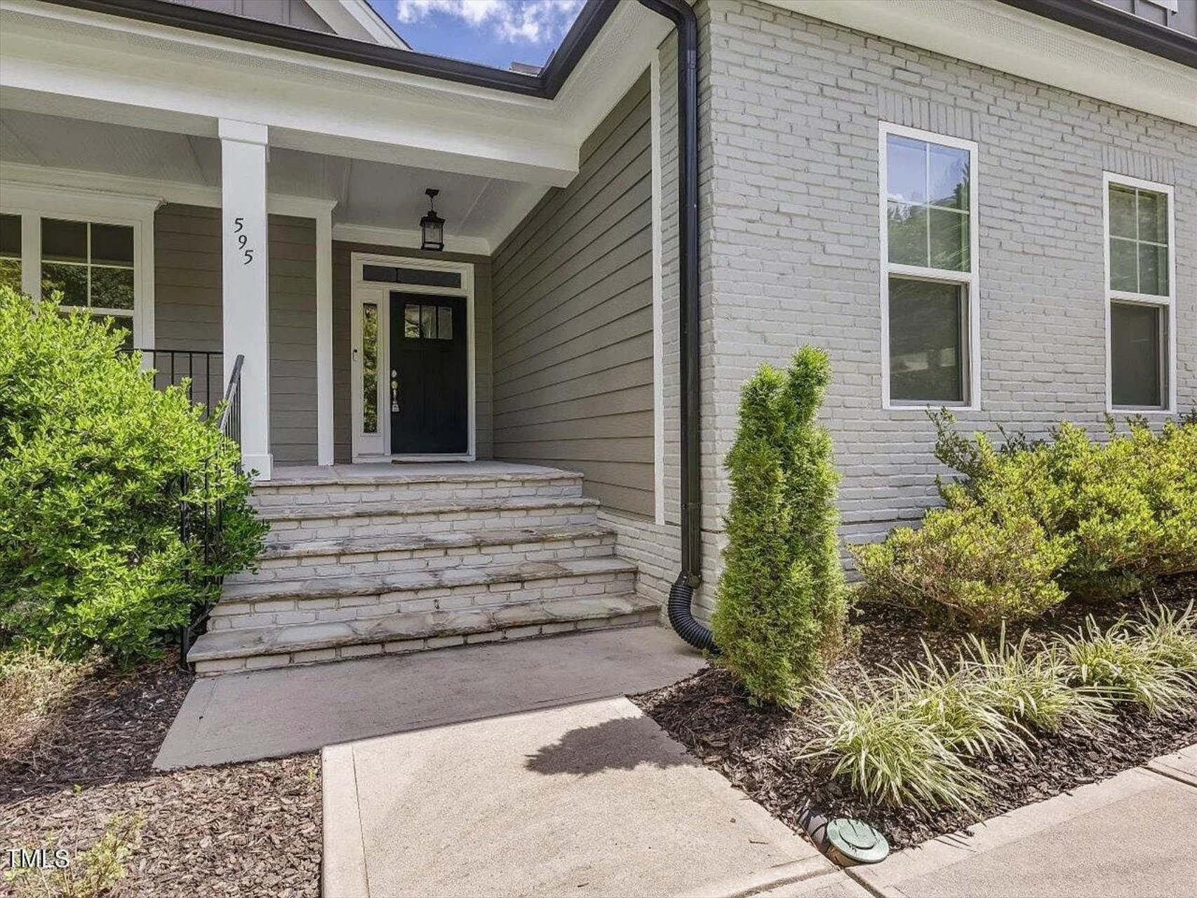 Traditional Craftsman house Plan with 4 Bedrooms and CAD Designs