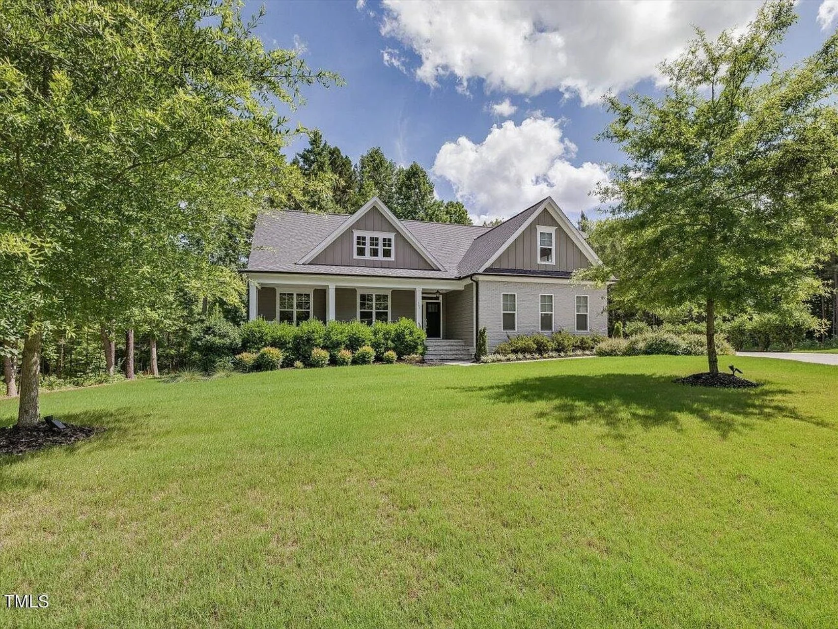 Traditional Craftsman house Plan with 4 Bedrooms and CAD Designs