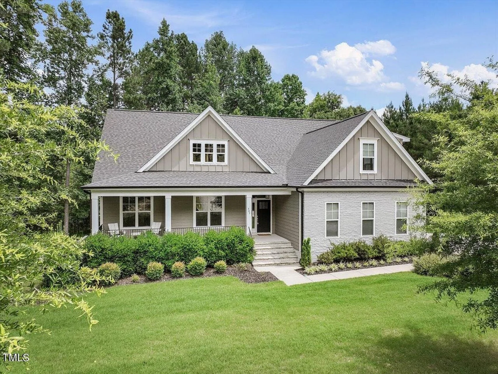 Traditional Craftsman house Plan with 4 Bedrooms and CAD Designs