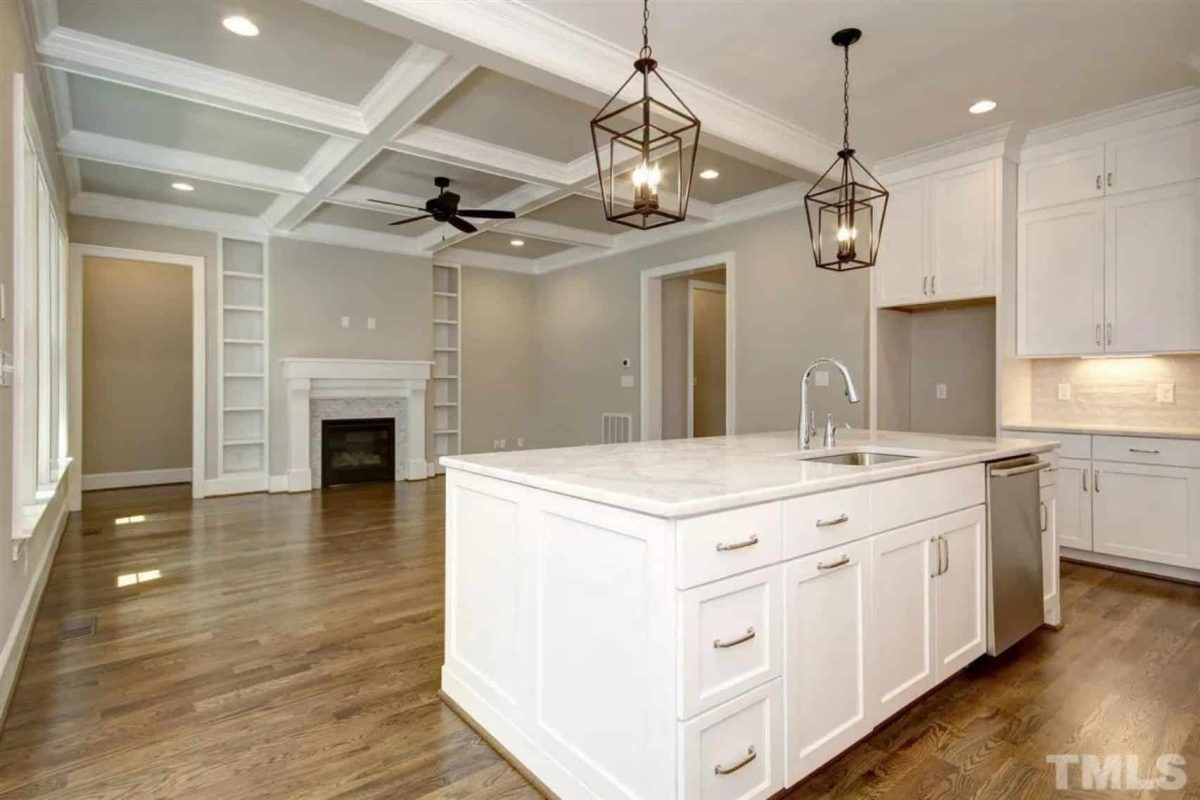 Spacious Traditional Craftsman house Plan with Detailed Blueprint