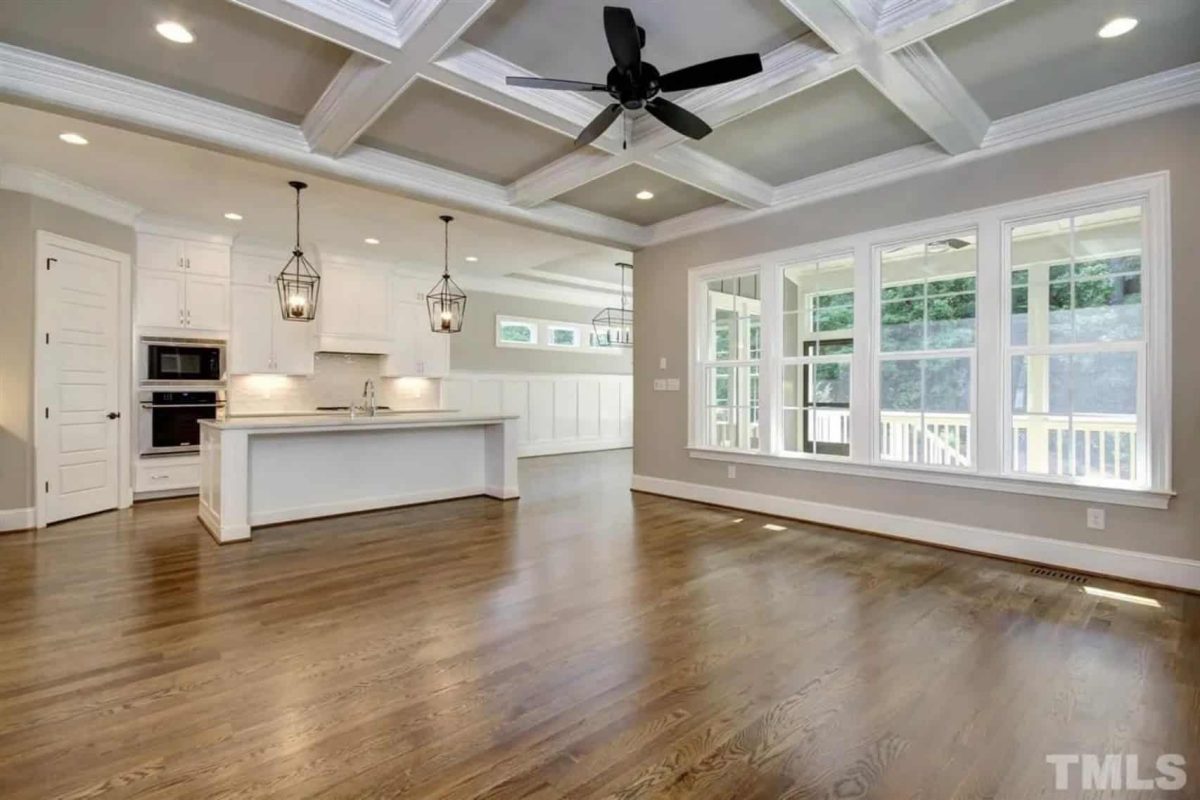 Spacious Traditional Craftsman house Plan with Detailed Blueprint