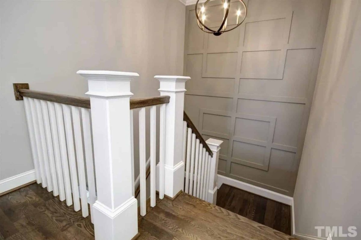 Spacious Traditional Craftsman house Plan with Detailed Blueprint