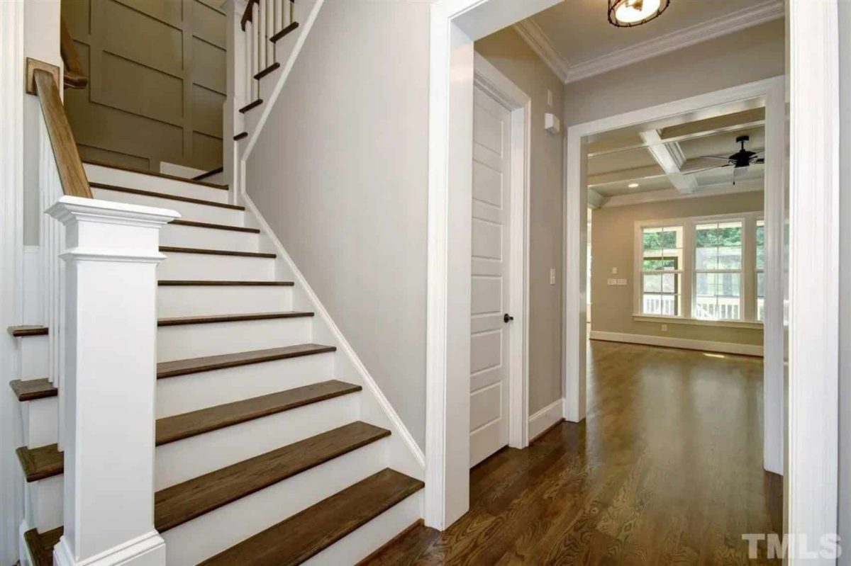 Spacious Traditional Craftsman house Plan with Detailed Blueprint