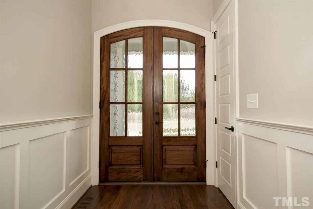 Spacious Traditional Craftsman house Plan with Detailed Blueprint