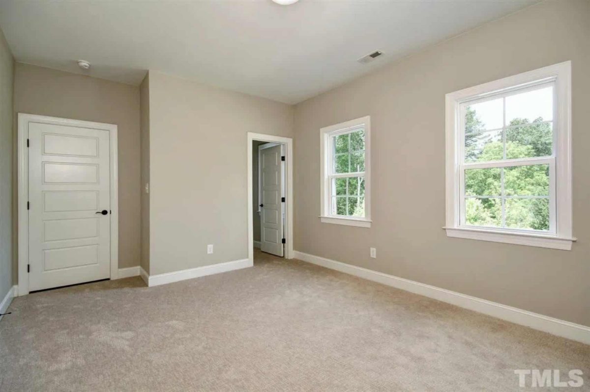 Spacious Traditional Craftsman house Plan with Detailed Blueprint